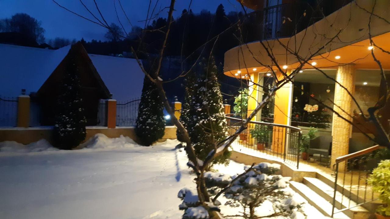 Pensiunea Lucy Maison d'hôtes *